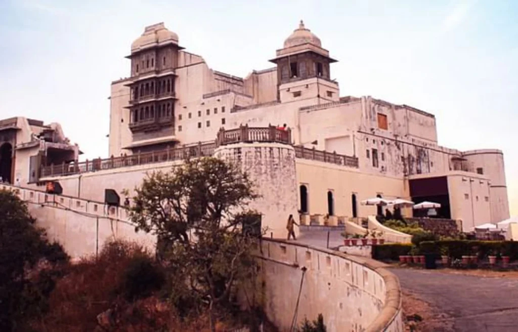 Udaipur sightseeing taxi