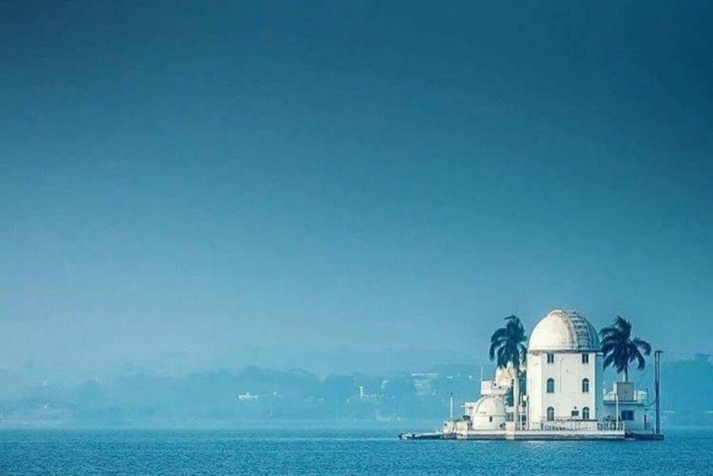 Fateh Sagar Lake